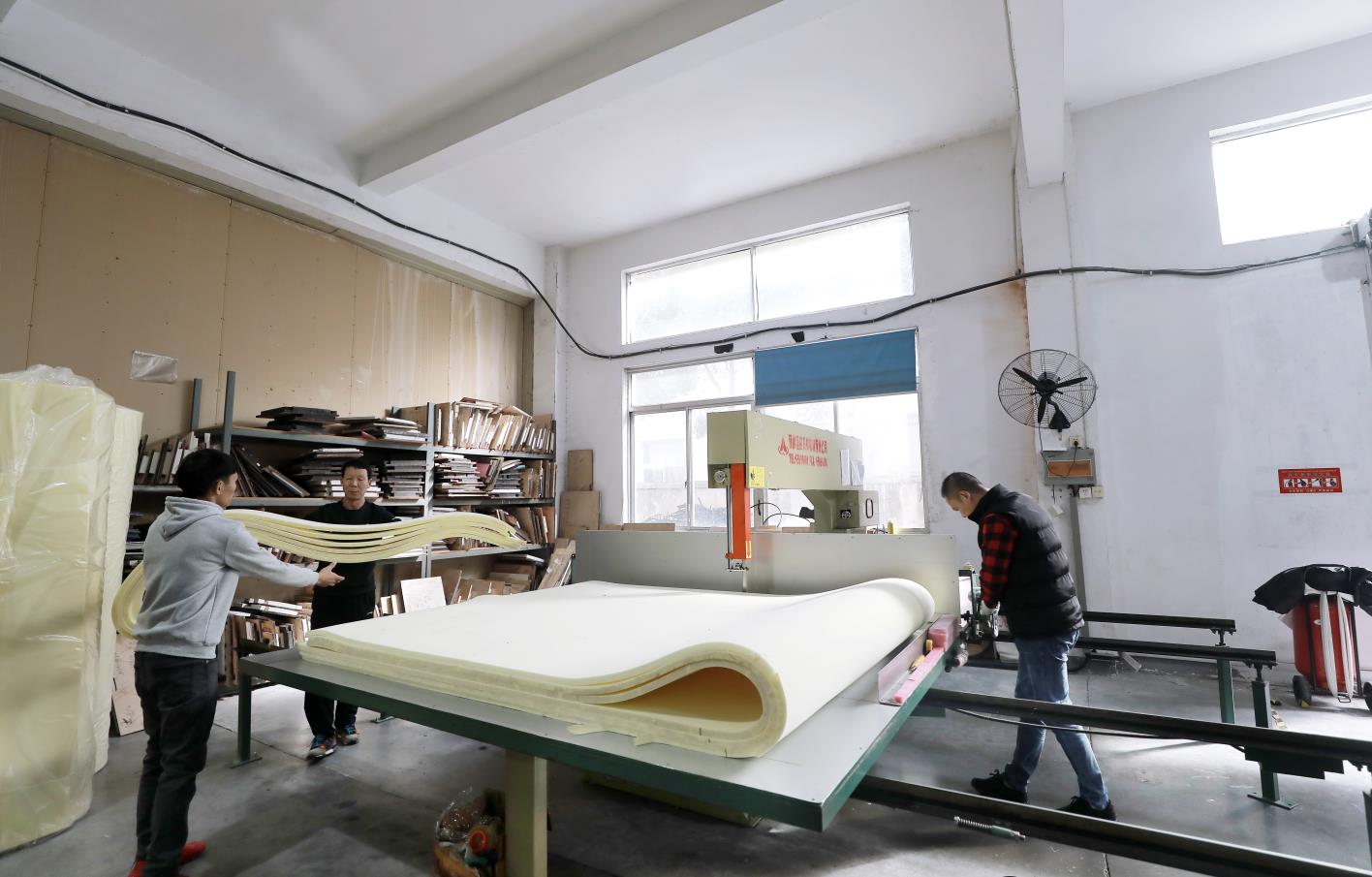 海绵内衬的切割工艺是什么样的？