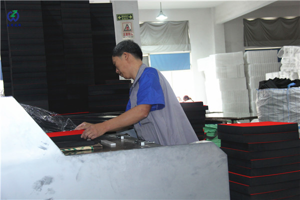 导电泡棉成型设备简介