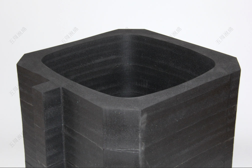 大型异形设备 EVA 内衬：复杂轮廓适配与强支撑防护