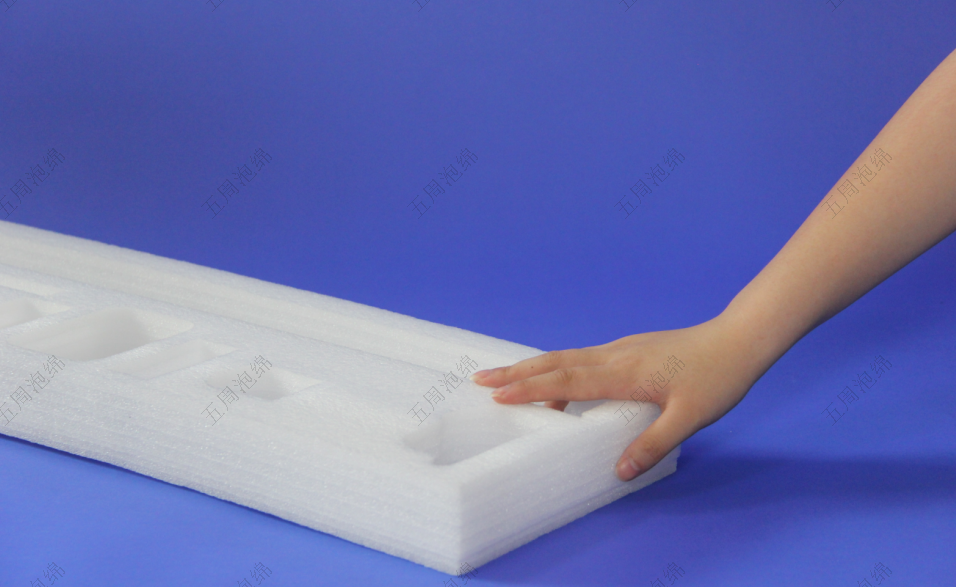 长条形多工位珍珠棉内衬：美容仪器的定制防护方案