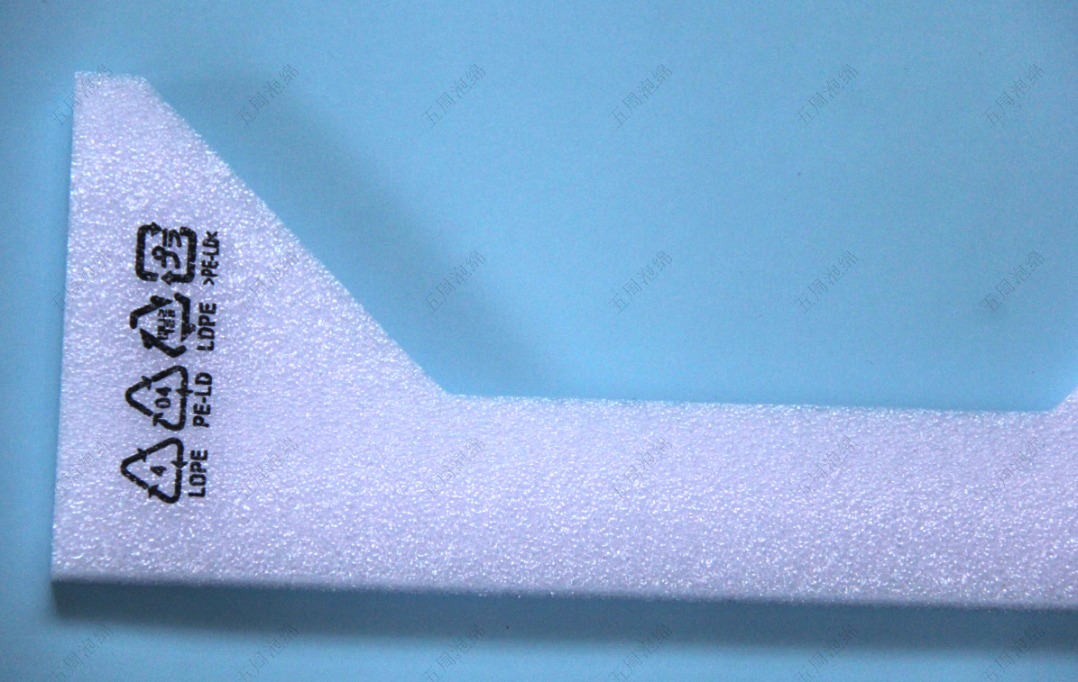 白色环保珍珠棉护角：家电面板的可循环防护方案