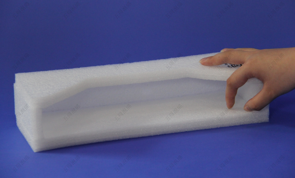 长槽型珍珠棉内衬：LED 灯具的防碎运输方案