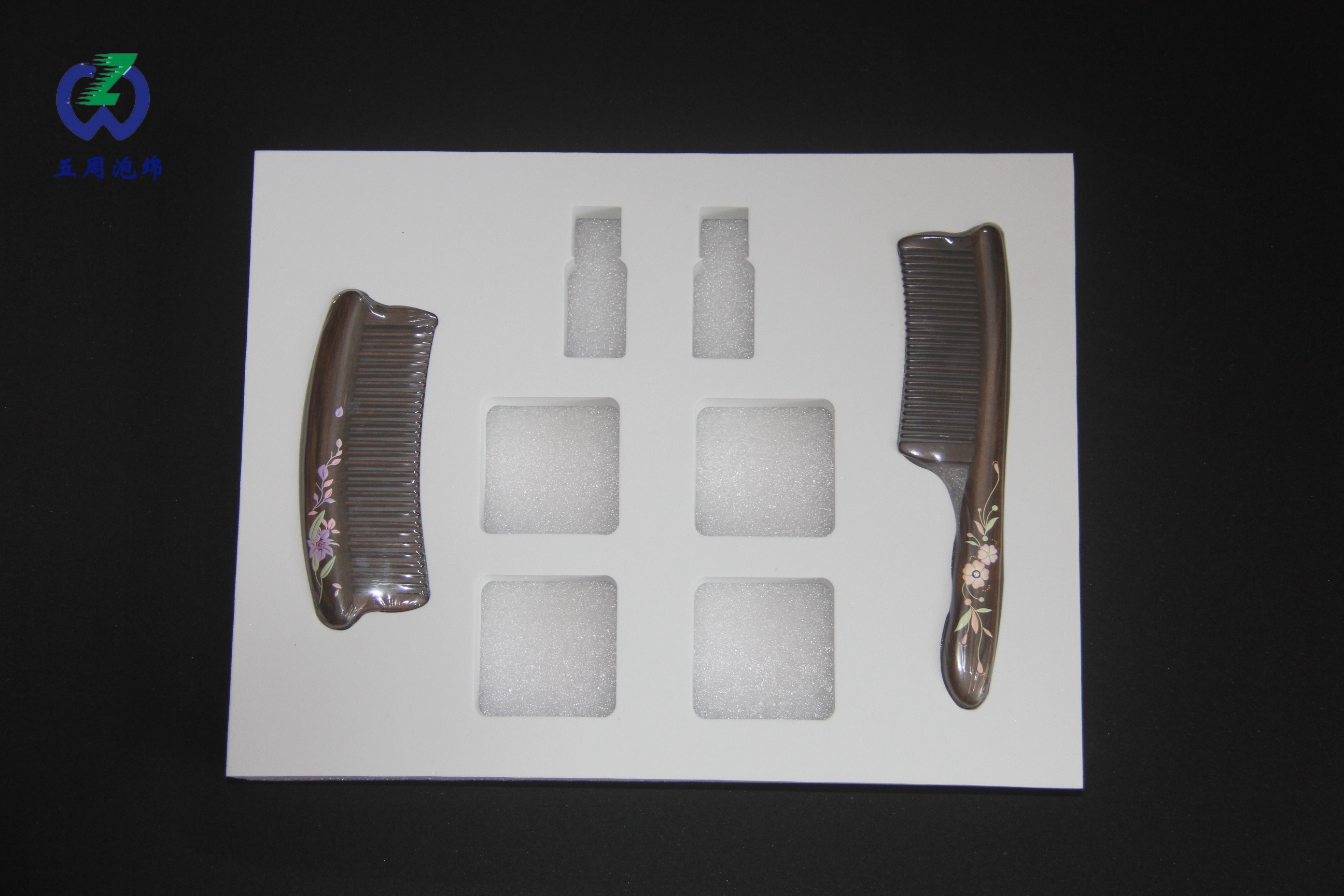 文创梳具礼盒 EVA 内衬：防刮护彩与分区收纳的轻奢方案