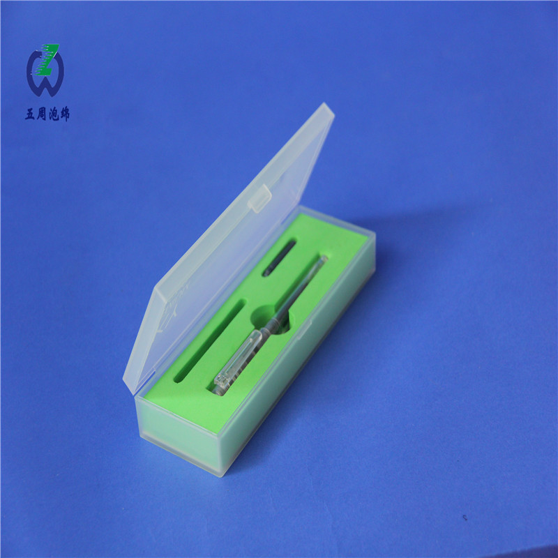 绿色 EVA 泡棉内衬，塑料盒配套精密仪器内托